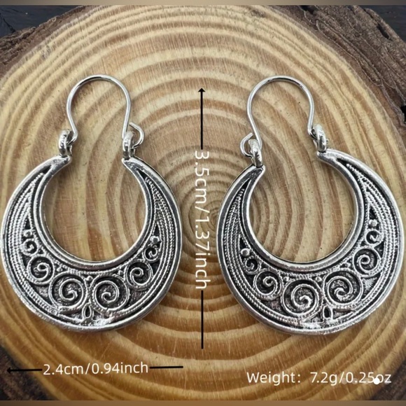 Boho Vintage Half Hoop Flower Pattern Earrings - Picture 3 of 5